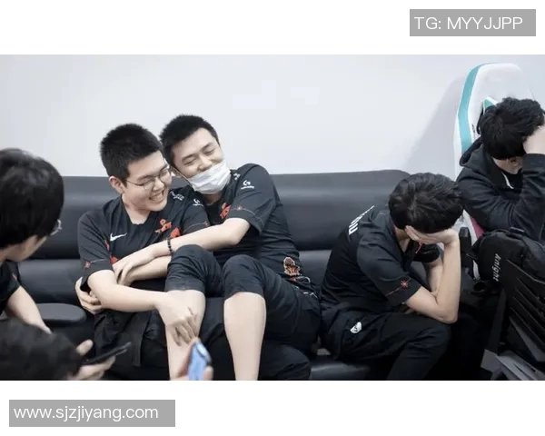 球迷众筹赠送教练战术平板表达支持与深情厚谊 球迷众筹赠送教练战术平板表达支持与深情厚谊