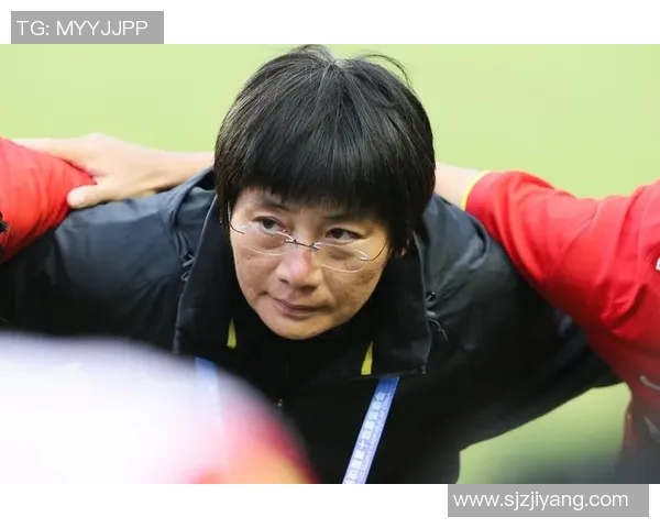 中国选手刷新亚洲跳远纪录 教练激动落泪见证历史时刻